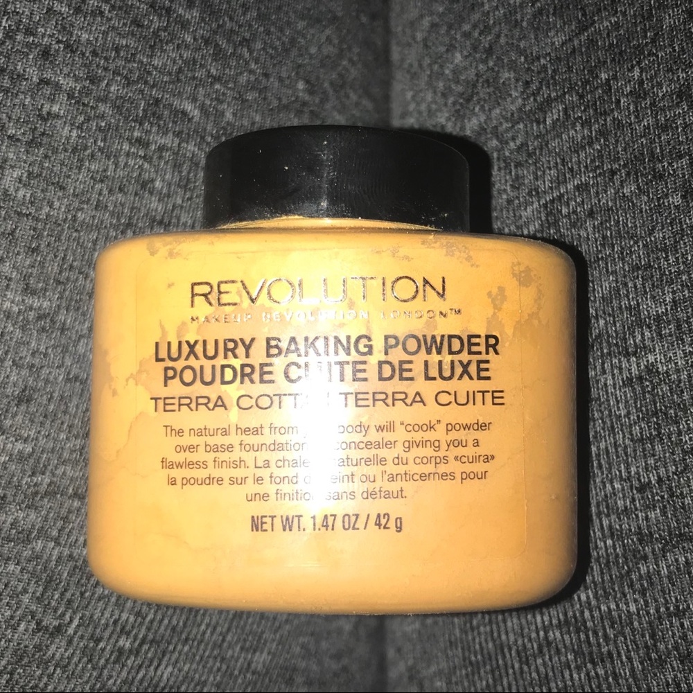 Makeup revolution baking powder